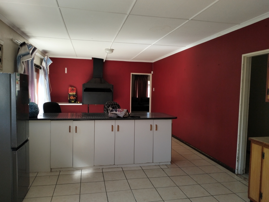 To Let 4 Bedroom Property for Rent in Hankey Eastern Cape